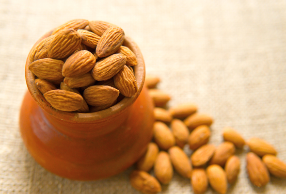 12 Health Benefits of Almonds and its Nutrition Value