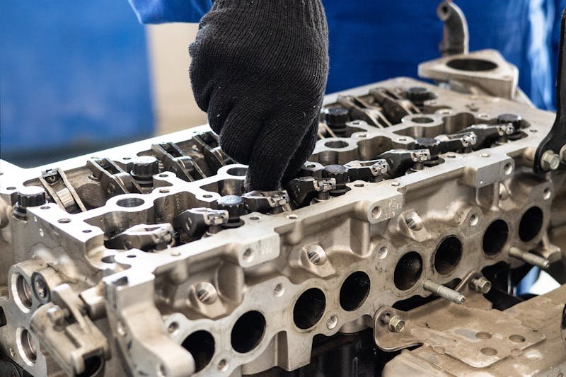 Cylinder Head Rebuilding Service