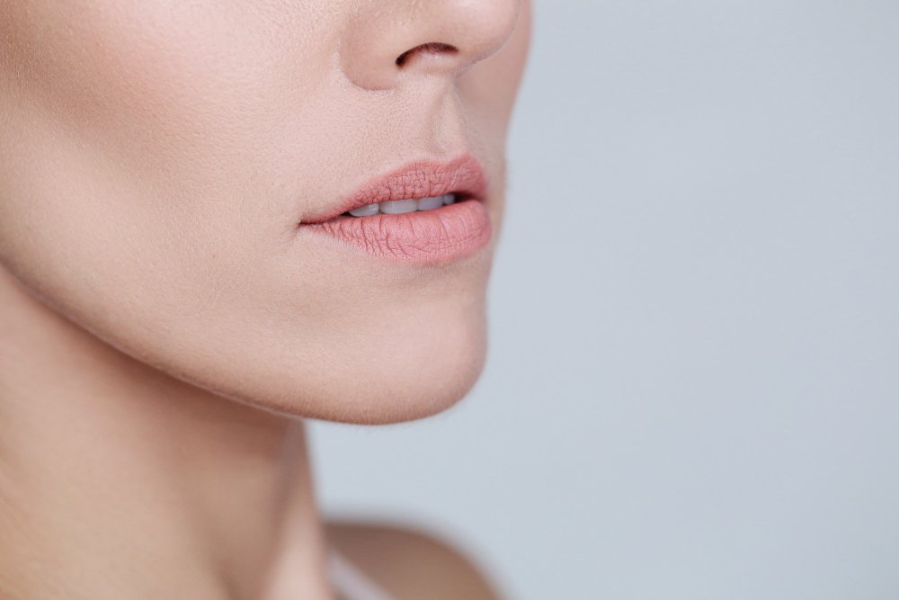 Chin Augmentation: How to Manage Post-Surgery Swelling