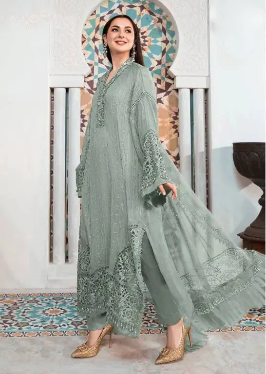 Latest Pakistani Suit Designs for a Modern Ethnic Look