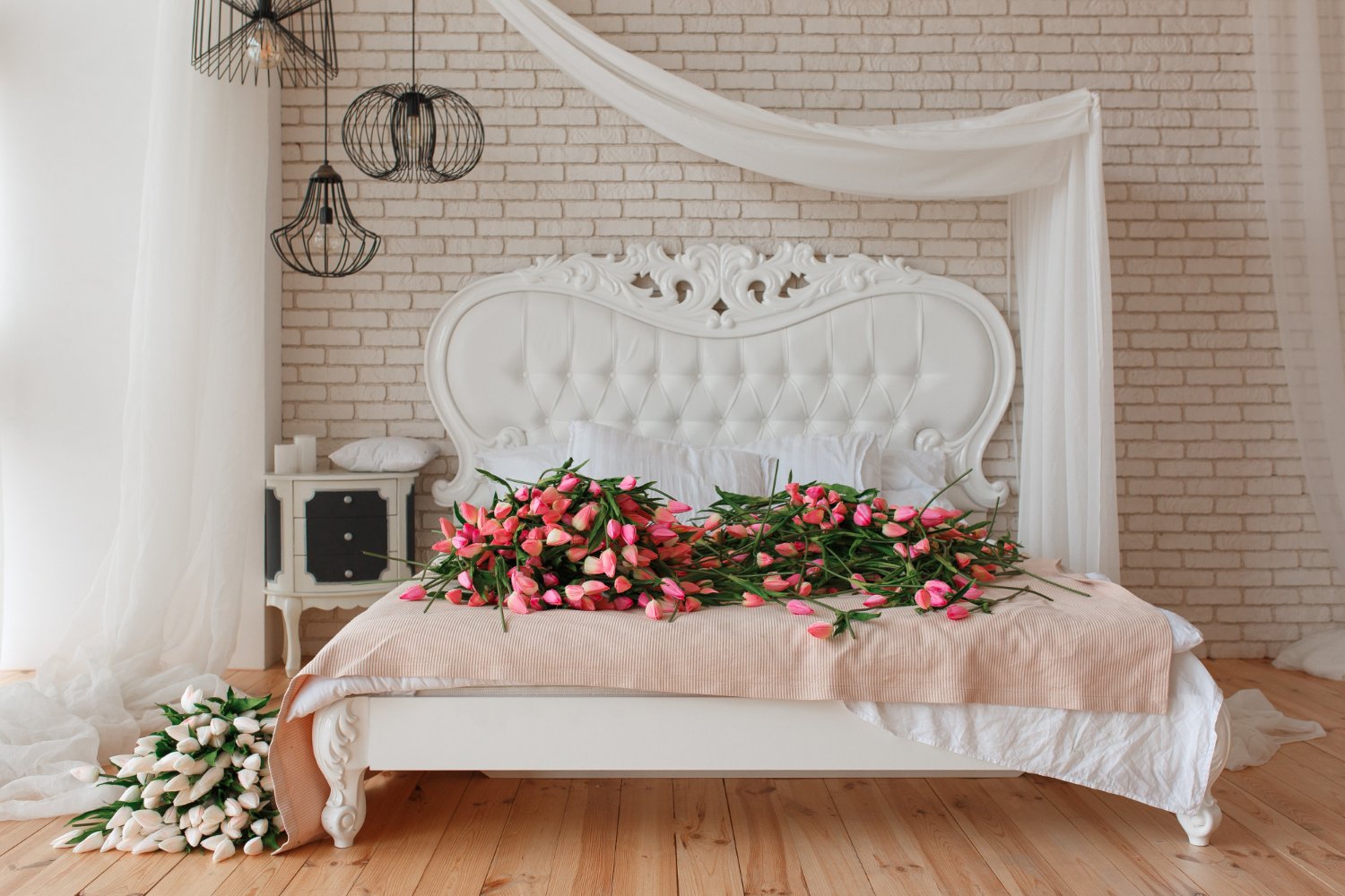 King Canopy Beds vs. Four Poster Beds