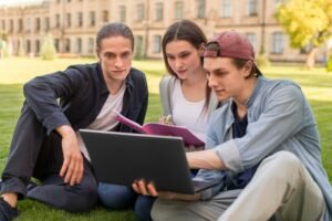 Choose the Right University Course for a Successful Career