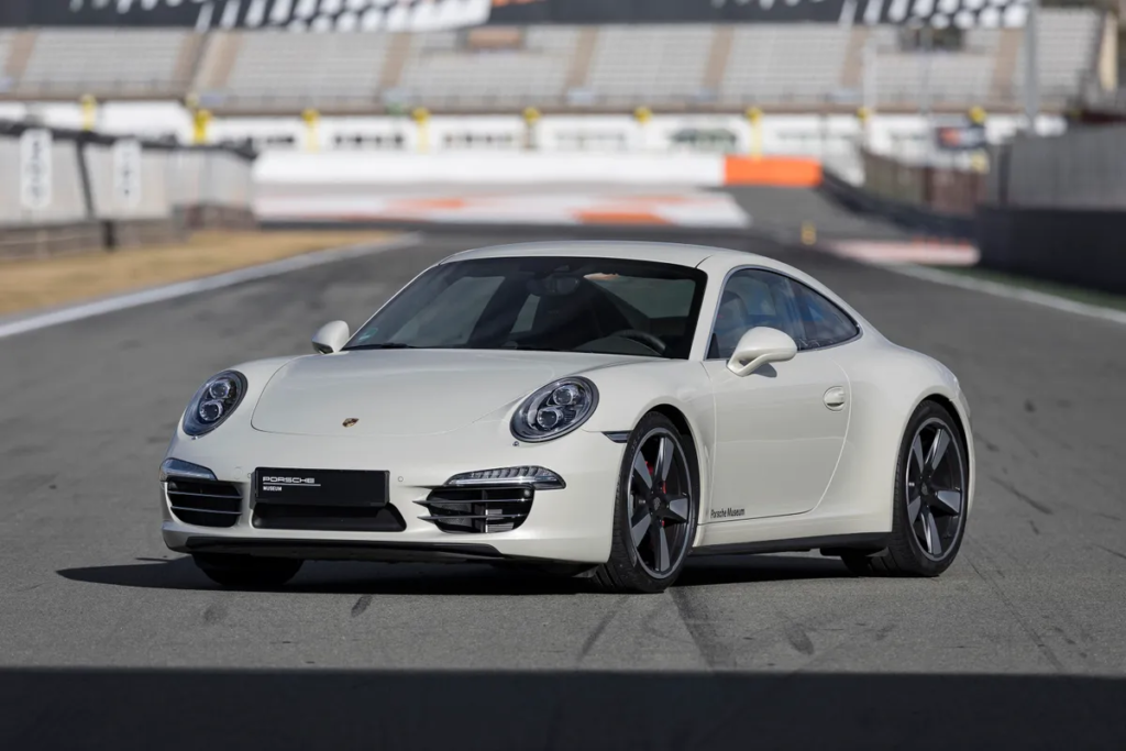 rent porsche dubai