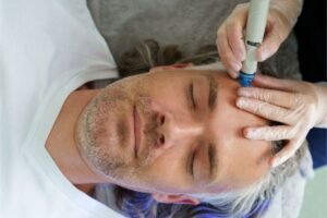 Is HydraFacial Suitable for Men’s Skincare Needs?