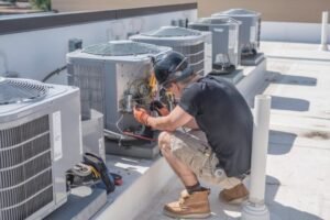 technician-repairs-commercial-HVAC-unit-in-Bullhead-City-scaled-1-1024x684 (2)