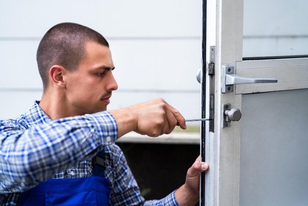 Commercial locksmith services