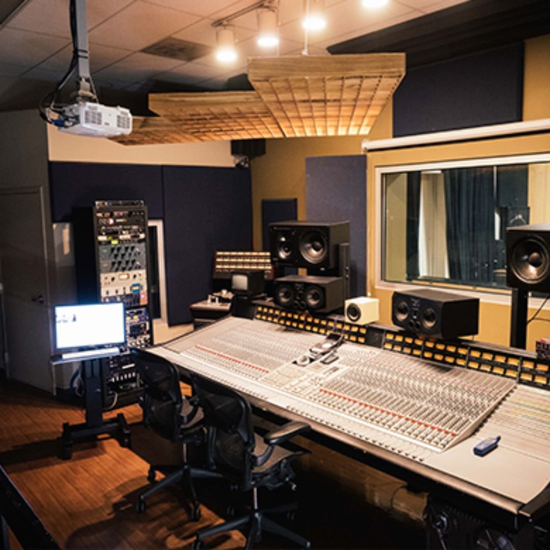 Producer’s Guide: Creating Tracks That Top the Charts