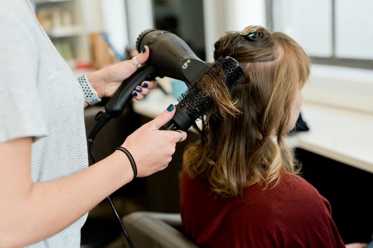 Transform Your Look at the Best Hair Color Parlour in Dubai